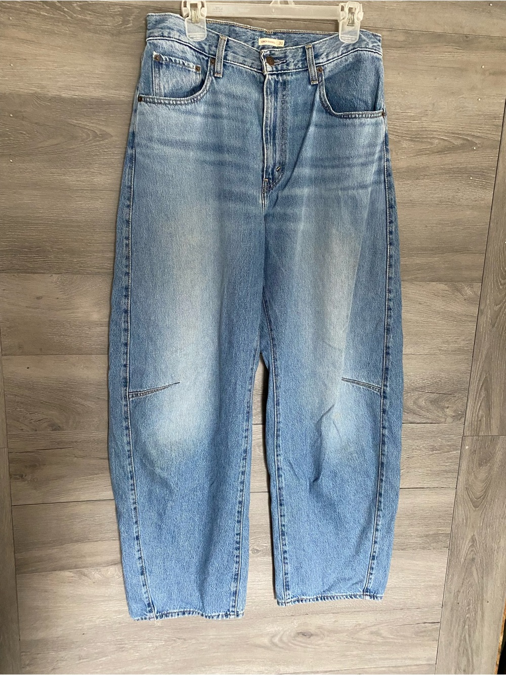 Levi’s Cinch Barrel Jeans